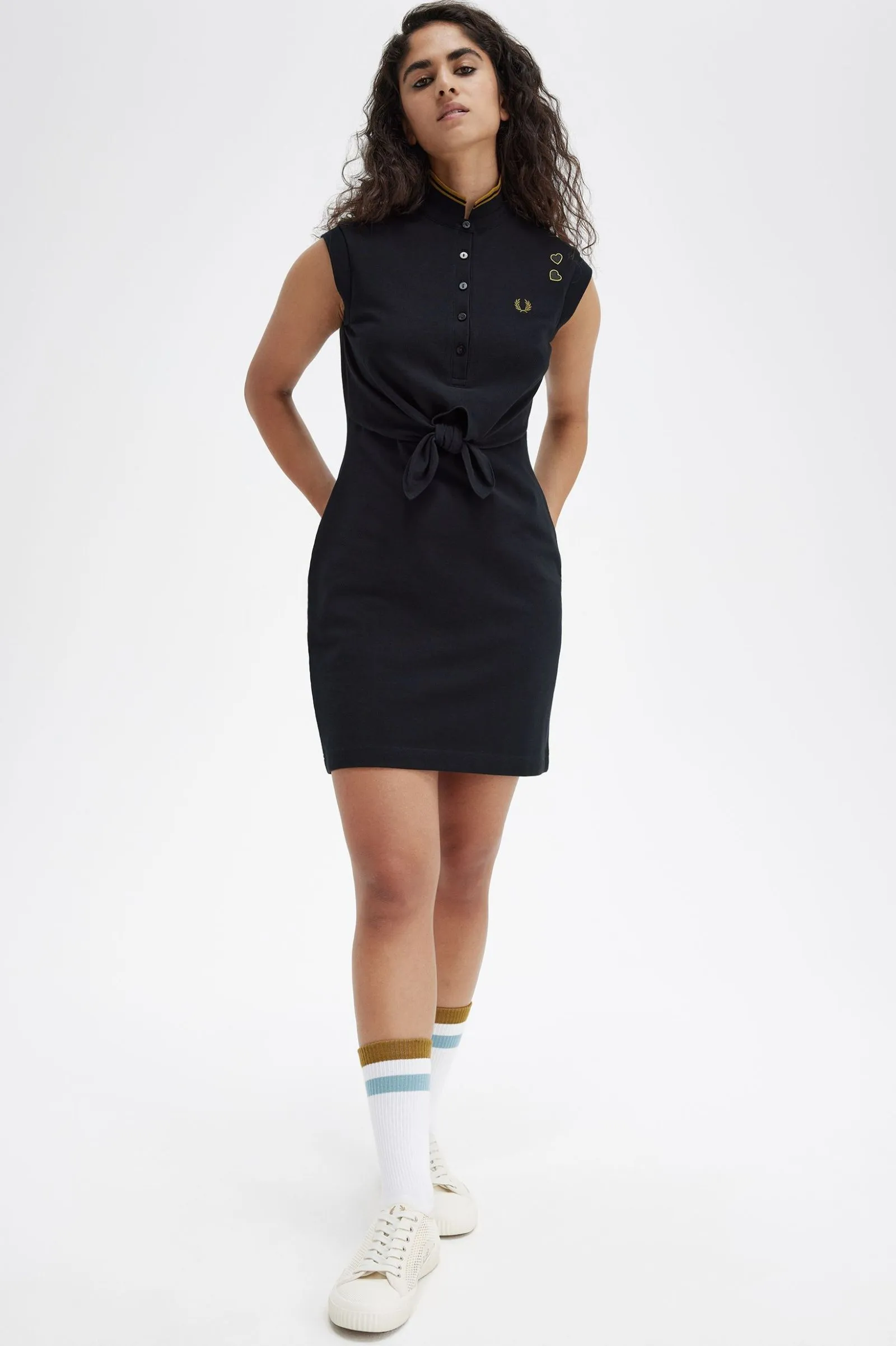 Vestido de piqué anudado en la parte delantera